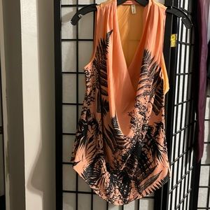 Robbi and Nikki size XS top